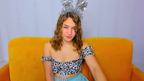 Snapshot of milkablond chatting on 12-30-24, 10:45 milkablond online show from 12-30-24, 10:45