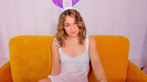 Snapshot of milkablond chatting on 01-04-25, 06:19 milkablond online show from 01-04-25, 06:19