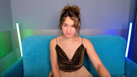 Snapshot of milkablond chatting on 01-14-25, 04:15 milkablond online show from 01-14-25, 04:15