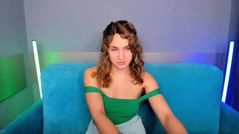 Snapshot of milkablond chatting on 01-15-25, 01:02 milkablond online show from 01-15-25, 01:02