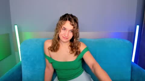 Snapshot of milkablond chatting on 01-15-25, 04:04 milkablond online show from 01-15-25, 04:04