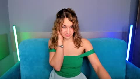 Snapshot of milkablond chatting on 01-15-25, 07:05 milkablond online show from 01-15-25, 07:05