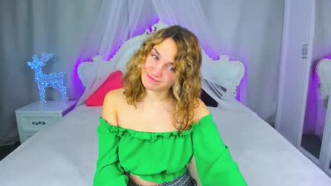 Snapshot of milkablond chatting on 01-27-25, 12:43 milkablond online show from 01-27-25, 12:43