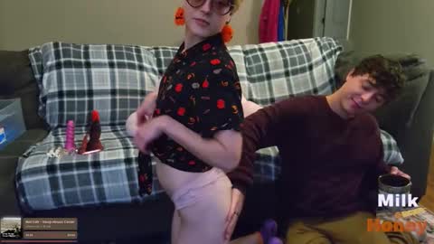 MilkandHoney online show from 10-28-25, 02:48