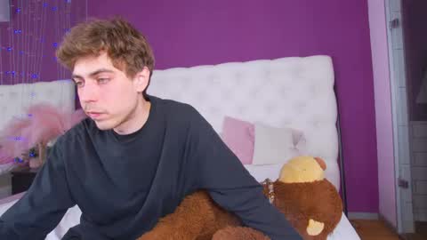 milkhunter_ online show from 04-11-26, 06:40