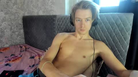 Isaac online show from 09-12-25, 07:08