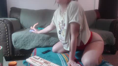 Snapshot of milknhunnny chatting on 02-19-25, 03:39 milknhunnny online show from 02-19-25, 03:39