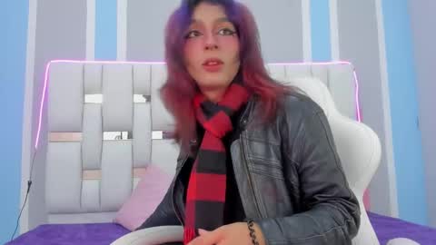 Snapshot of milkwhore1 chatting on 11-04-25, 07:24 Michelle online show from 11-04-25, 07:24