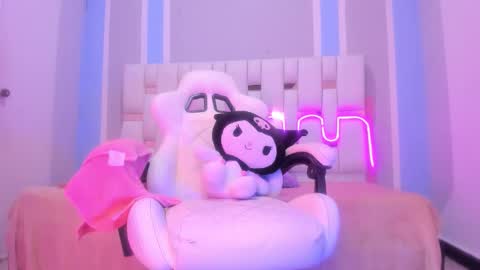 Snapshot of milkwhore1 chatting on 02-13-26, 08:05 Michelle online show from 02-13-26, 08:05