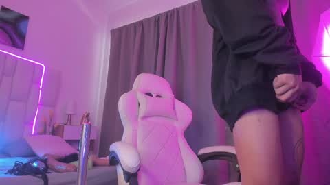 Snapshot of milkwhore1 chatting on 04-10-26, 08:13 Michelle online show from 04-10-26, 08:13