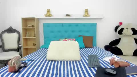 milky_emma online show from 01-16-25, 12:09