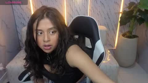 Snapshot of milky_tx chatting on 10-11-25, 03:17 Online 2200 to 600 online show from 10-11-25, 03:17