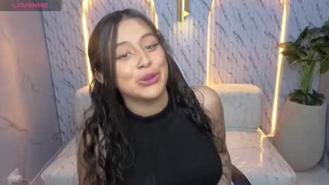 Snapshot of milky_tx chatting on 10-21-25, 03:18 Online 2200 to 600 online show from 10-21-25, 03:18