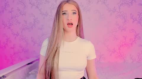 Snapshot of milky_waybaby chatting on 01-03-25, 11:14 Vivian online show from 01-03-25, 11:14