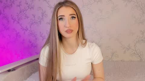 Snapshot of milky_waybaby chatting on 01-07-25, 05:12 Vivian online show from 01-07-25, 05:12