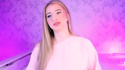 Snapshot of milky_waybaby chatting on 01-10-25, 05:15 Vivian online show from 01-10-25, 05:15