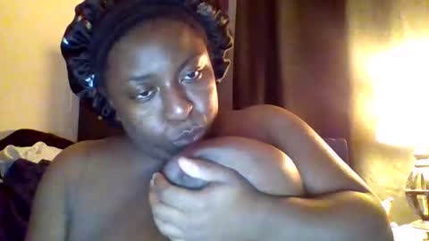 Snapshot of milkyway5555 chatting on 01-09-25, 12:46 Pretty wet brown online show from 01-09-25, 12:46