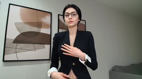 Snapshot of milla_bella chatting on 12-13-25, 07:42 milla bella online show from 12-13-25, 07:42