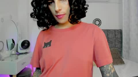 Snapshot of milla_pixxie chatting on 02-01-25, 06:43 Milagros online show from 02-01-25, 06:43