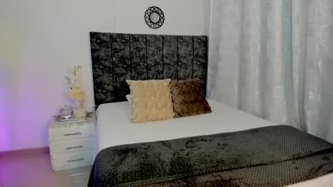 Snapshot of milla_pixxie chatting on 02-10-25, 02:19 Milagros online show from 02-10-25, 02:19