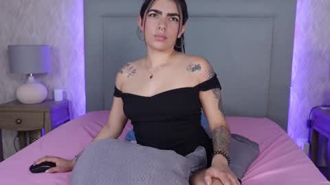 Snapshot of millabliss chatting on 03-04-25, 08:05 MillaBliss online show from 03-04-25, 08:05