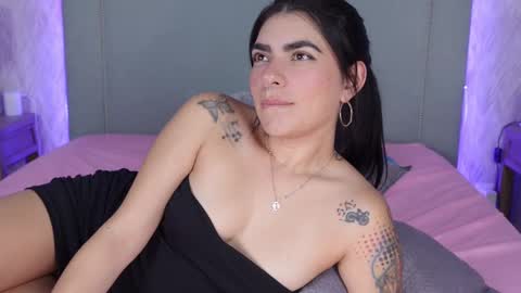 Snapshot of millabliss chatting on 03-04-25, 11:22 MillaBliss online show from 03-04-25, 11:22