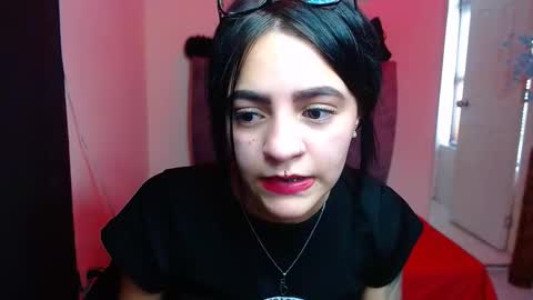 Snapshot of millacounisslosexanal chatting on 10-23-25, 04:50 Violeta online show from 10-23-25, 04:50