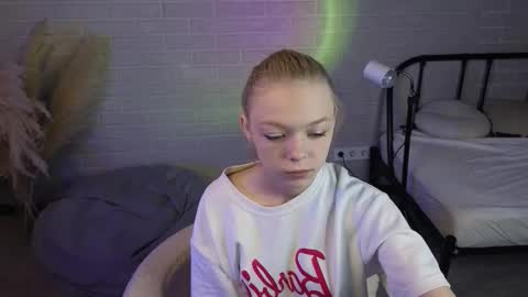 Hello  Im Mila online show from 09-17-25, 08:16