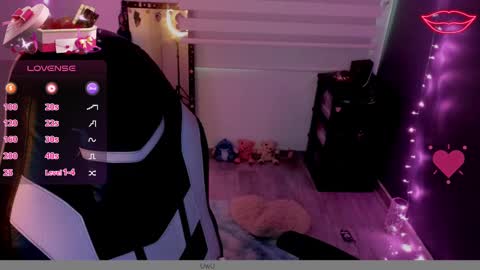 Snapshot of millandiux chatting on 02-21-25, 10:59 millandiux online show from 02-21-25, 10:59