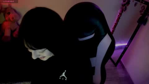 Snapshot of millandiux chatting on 06-11-26, 02:53 millandiux online show from 06-11-26, 02:53