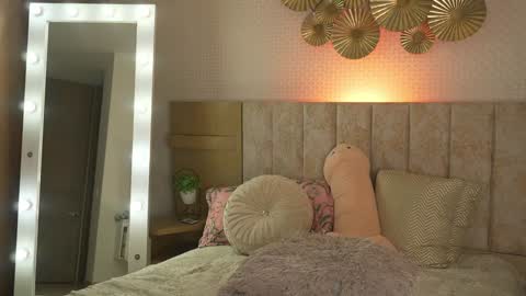 Snapshot of millarousse1 chatting on 01-12-25, 06:06 erika rf99 online show from 01-12-25, 06:06