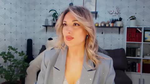 Snapshot of millaxqueen chatting on 04-07-26, 11:21 MillaXQueen online show from 04-07-26, 11:21