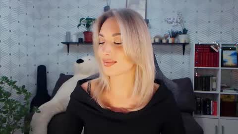 Snapshot of millaxqueen chatting on 05-10-26, 01:16 MillaXQueen online show from 05-10-26, 01:16