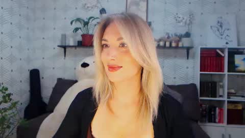Snapshot of millaxqueen chatting on 05-22-26, 01:39 MillaXQueen online show from 05-22-26, 01:39