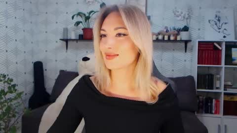 Snapshot of millaxqueen chatting on 05-23-26, 07:24 MillaXQueen online show from 05-23-26, 07:24