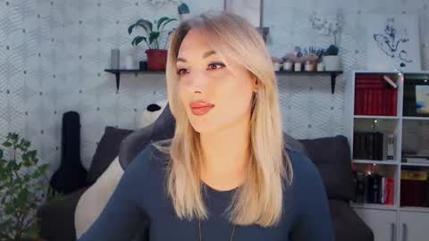 Snapshot of millaxqueen chatting on 05-27-26, 01:19 MillaXQueen online show from 05-27-26, 01:19