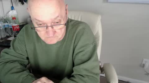 Snapshot of millenium0129 chatting on 12-19-24, 04:13 millenium0129 online show from 12-19-24, 04:13