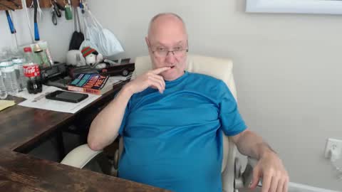 Snapshot of millenium0129 chatting on 09-09-25, 05:01 millenium0129 online show from 09-09-25, 05:01