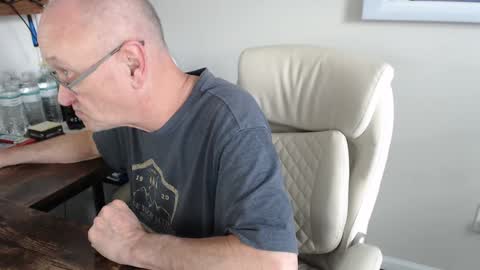 Snapshot of millenium0129 chatting on 10-08-25, 05:32 millenium0129 online show from 10-08-25, 05:32