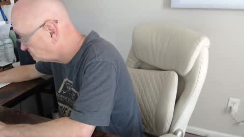 Snapshot of millenium0129 chatting on 11-17-25, 03:29 millenium0129 online show from 11-17-25, 03:29