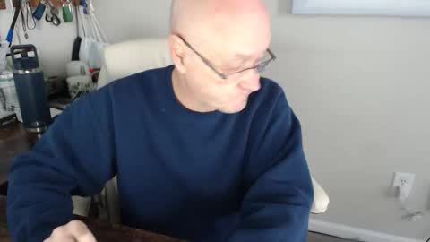 Snapshot of millenium0129 chatting on 12-17-25, 04:24 millenium0129 online show from 12-17-25, 04:24