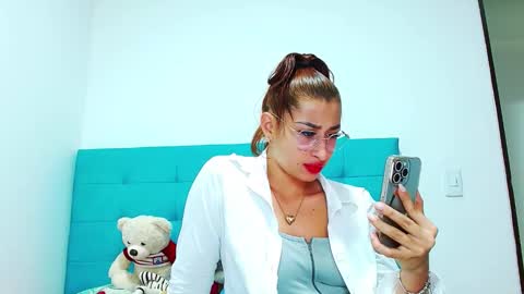 Snapshot of miller_sweet chatting on 01-25-25, 12:17 Aleja online show from 01-25-25, 12:17