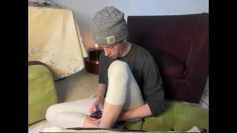 Snapshot of millerjdm chatting on 10-04-25, 10:35 SlimnHungOH online show from 10-04-25, 10:35