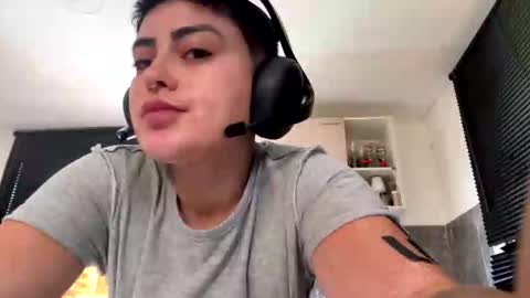 Im girl my name is Johana  online show from 10-21-25, 01:45