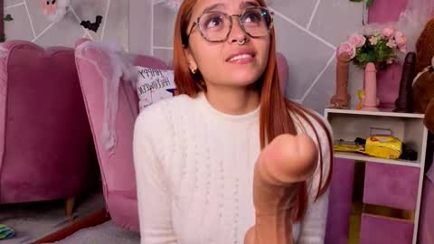 Snapshot of milleyjones_ chatting on 10-28-25, 06:10 milleyjones_ online show from 10-28-25, 06:10