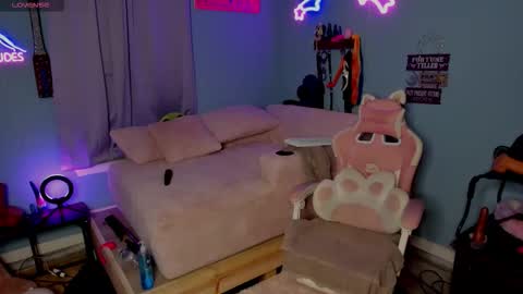 Snapshot of milli_moon chatting on 02-22-26, 05:08 Mila online show from 02-22-26, 05:08