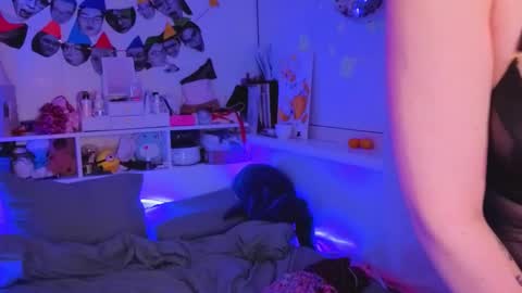 Millie online show from 12-18-25, 02:56