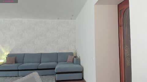 mili-kira online show from 04-21-26, 05:14