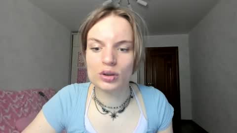 Snapshot of millikira006 chatting on 05-12-26, 04:42 mili-kira online show from 05-12-26, 04:42