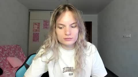 Snapshot of millikira006 chatting on 05-18-26, 04:51 mili-kira online show from 05-18-26, 04:51